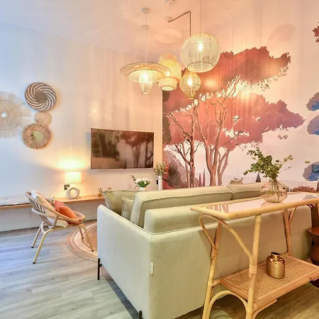 Paradise In The Center Of - Le Marais Daire